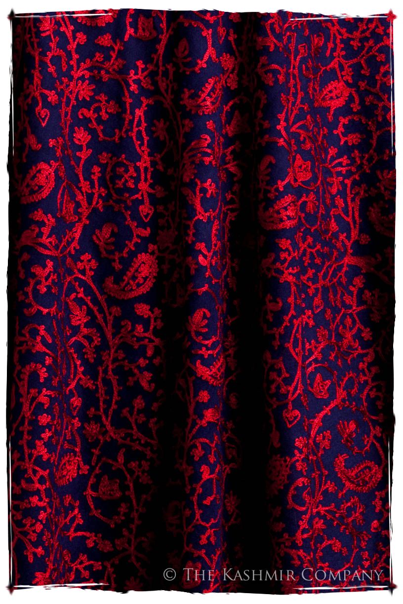 The Célébration Fabuleuse Rouge Bleu Shawl