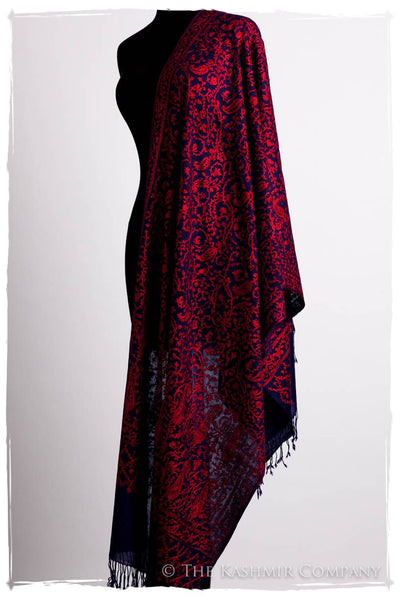 The Célébration Fabuleuse Rouge Bleu Shawl