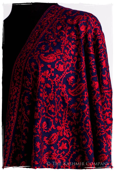 The Célébration Fabuleuse Rouge Bleu Shawl