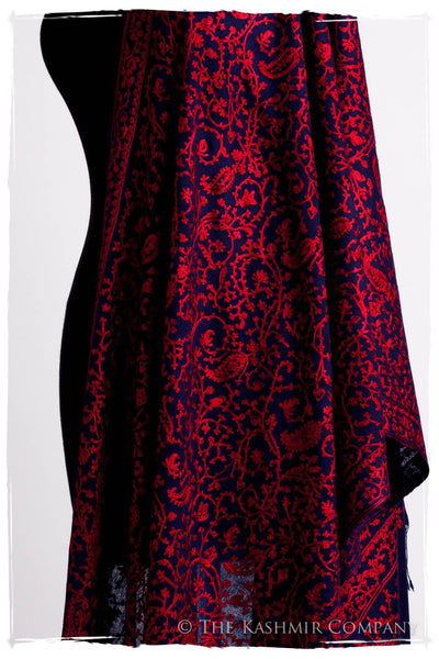 The Célébration Fabuleuse Rouge Bleu Shawl