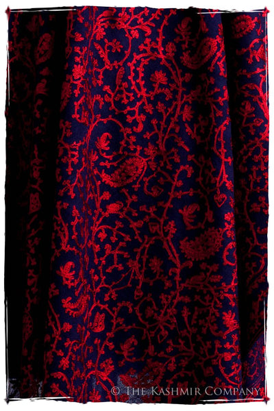 The Célébration Fabuleuse Rouge Bleu Shawl