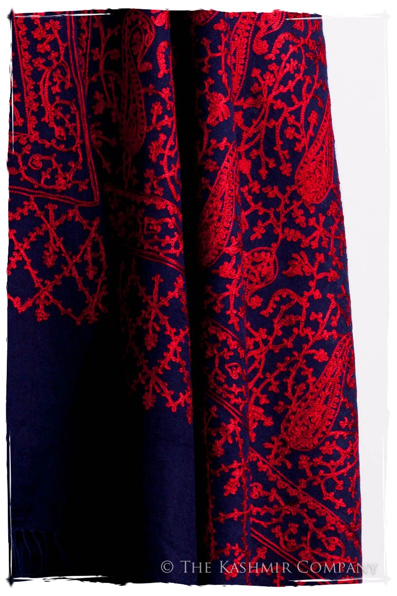 The Célébration Fabuleuse Rouge Bleu Shawl