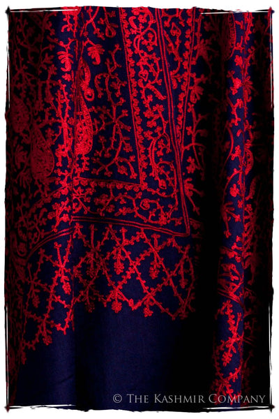 The Célébration Fabuleuse Rouge Bleu Shawl