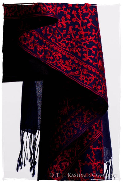 The Célébration Fabuleuse Rouge Bleu Shawl