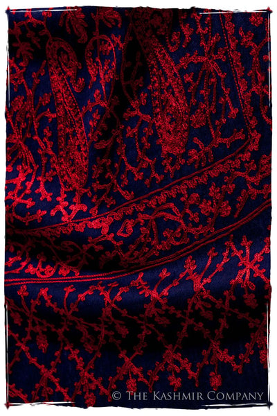 The Célébration Fabuleuse Rouge Bleu Shawl