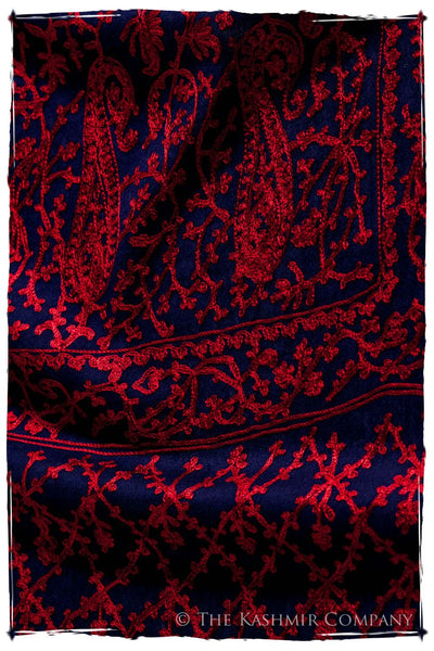 The Célébration Fabuleuse Rouge Bleu Shawl